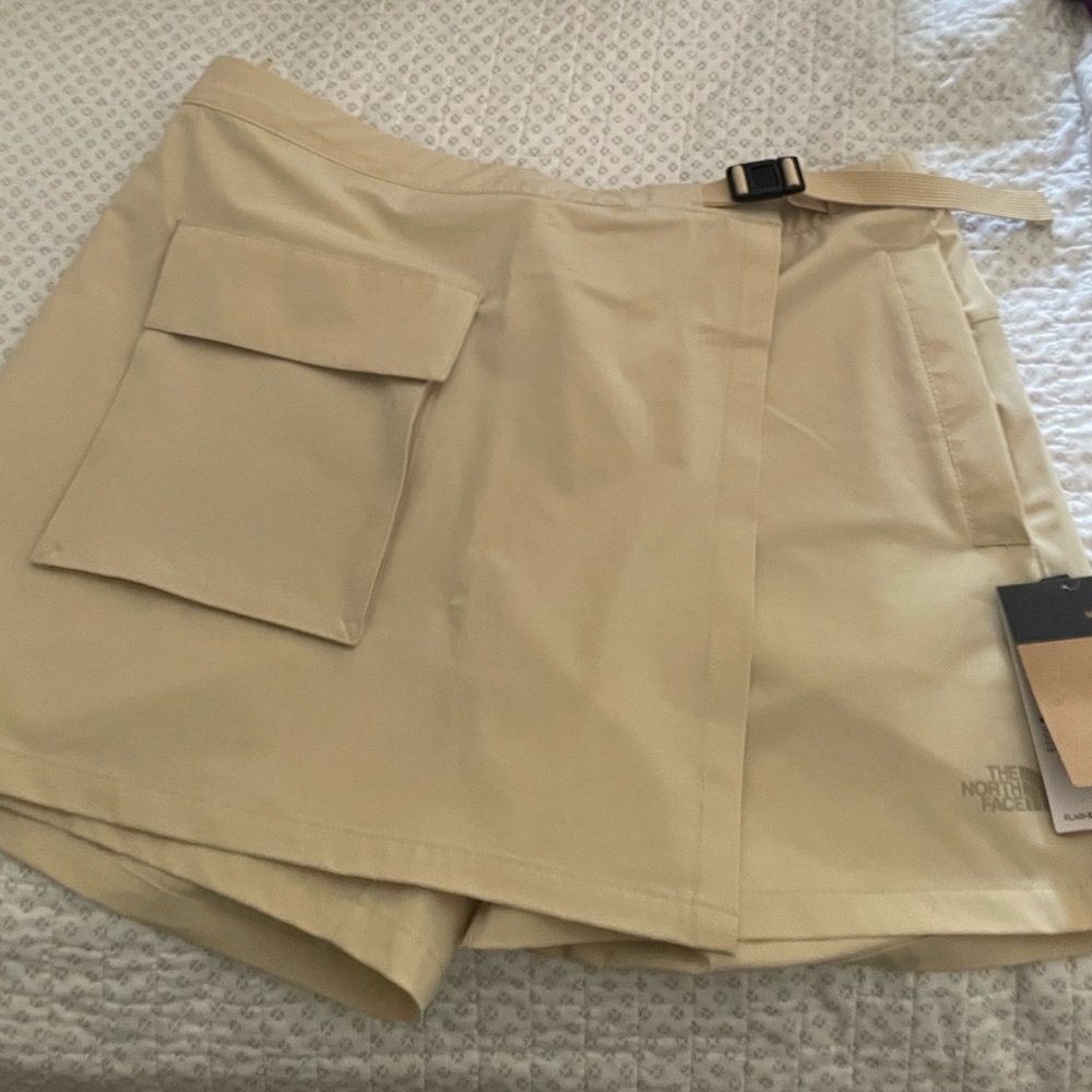 NWT The North Face mock khaki skort